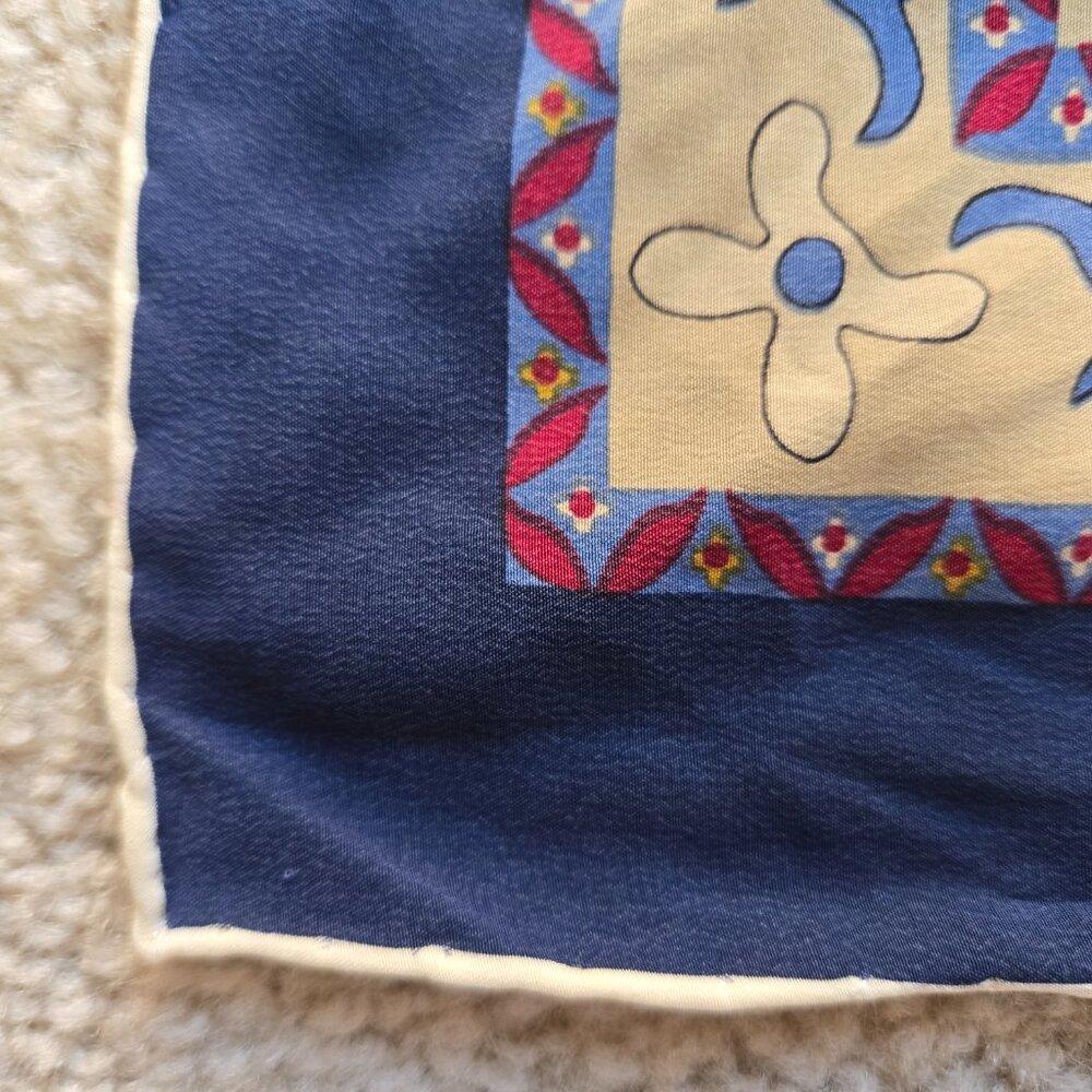 Piramit Turkish Silk Scarf with hand-rolled hems - Picture 3 of 8